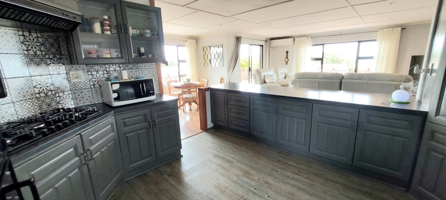 5 Bedroom Property for Sale in Sunrise On Sea Eastern Cape